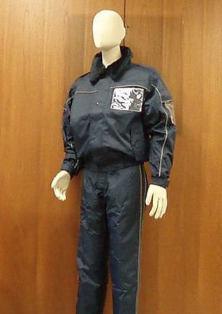◇活動的なブルゾンタイプの警備用防寒服