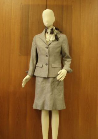 ◇控えめなラメの輝きが上品でリッチなオフィスユニフォーム