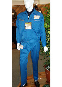次世代ファスナーを採用した作業服