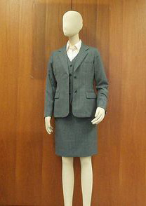 ◇仕立ての良いマスキュランな事務服