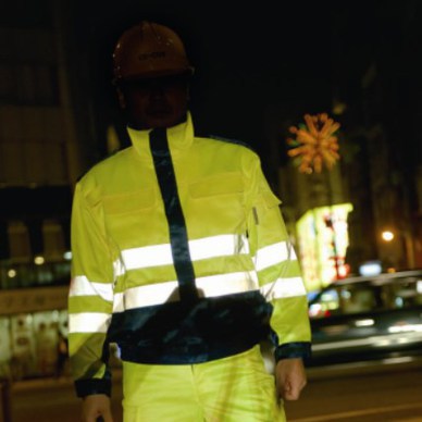高視認作業服で夜間作業は安全第一！