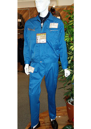 次世代ファスナーを採用した作業服