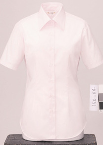 ◇淡いピンクが愛らしい、ベーシックタイプの半袖シャツ