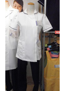◇ホワイト×ネイビーがクラシカルな織物素材の医療用制服