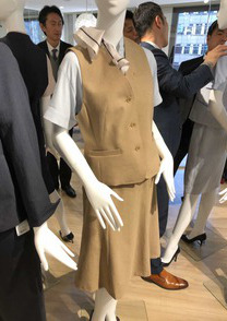 縦横斜めに伸びる高耐久ハイストレッチ作業服！