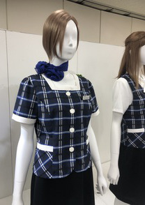 ネイビー×リボンチェックがオトナ×可愛らしさを両立できる受付制服　ノーカラージャケット