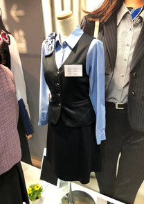 裏地も表地もストレッチな快適素材♪ベストスカート事務服