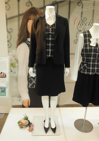 美シルエットジャケット＆ピーチタータンの大人可愛いベスト 受付服  