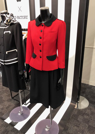 MARY QUANT」コラボのデイジー型の襟がキュートな受付制服事務服｜事務