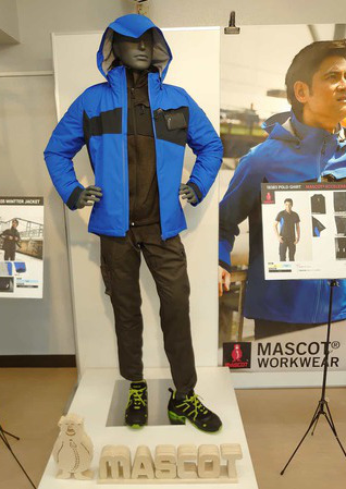 欧州ワークウェアブランドの全天候型ウィンタージャケット！ 防寒着