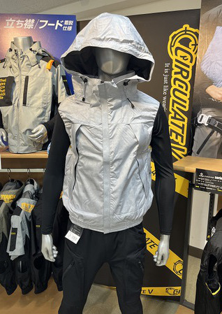 立ち襟仕様のデタッチャブルフード 立体通気の空調風神服｜作業服